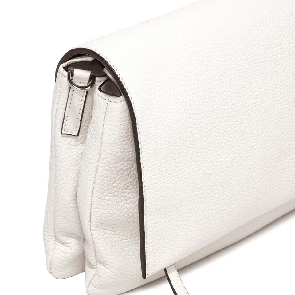 Close-up of the elegant white Gianni Chiarini Three bag with soft leather and contrasting zip detail.