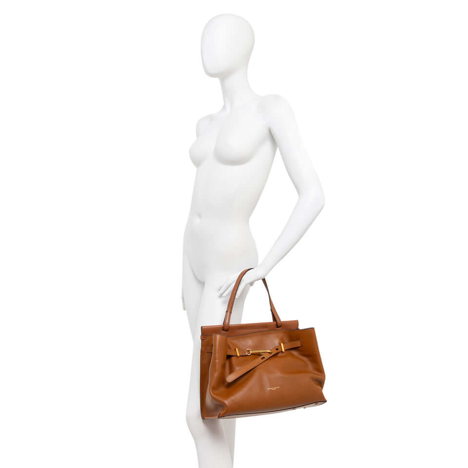 TILDA handbag by Gianni Chiarini, elegant smooth leather, ideal for daily use, features dual carry options.