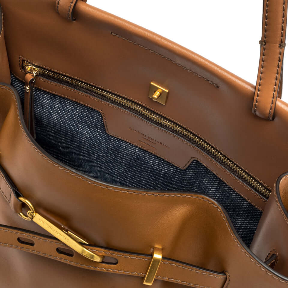 TILDA by Gianni Chiarini, elegant brown leather bag with spacious interior and zippered pocket for daily use.