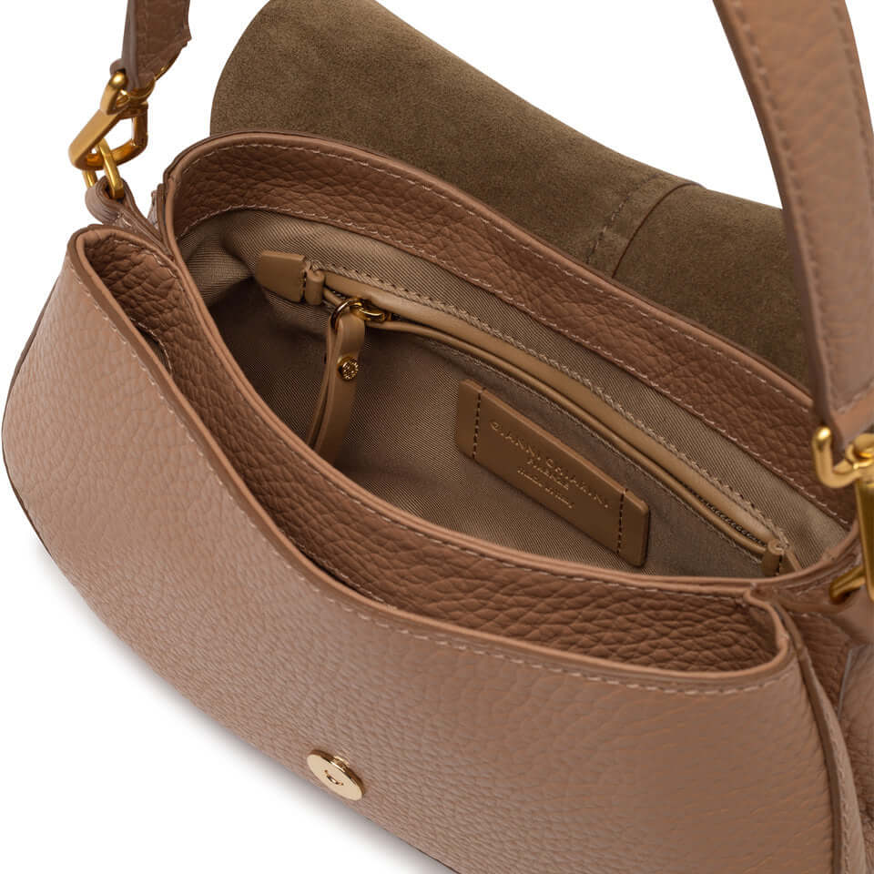 Interno della borsa HELENA ROUND di Gianni Chiarini, con doppio compartimento e tasca a zip.