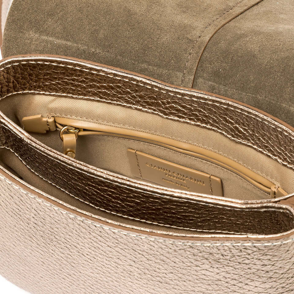 Interni della borsa HELENA ROUND di Gianni Chiarini, con doppio compartimento e tasca a scomparsa.