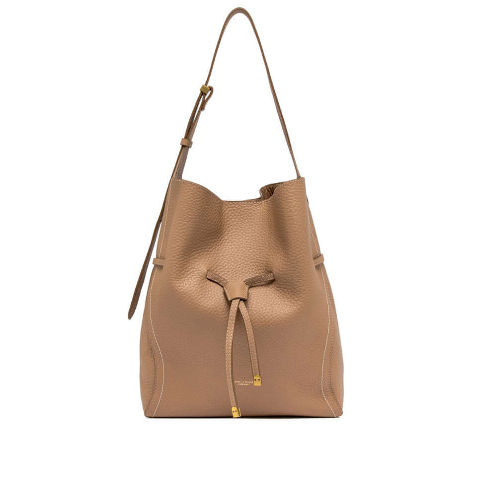 SIENNA by Gianni Chiarini, chic and casual bucket bag in soft tan leather with contrasting stitching details.