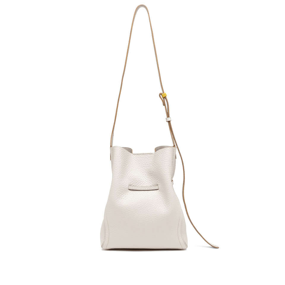 SIENNA borsa Gianni Chiarini Firenze in pelle chiara con silhouette morbida e dettagli iconici.