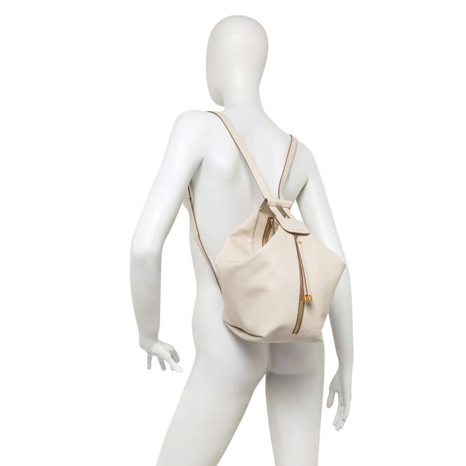 Guia by Gianni Chiarini Firenze: stylish beige backpack with adjustable straps and metallic detailing.