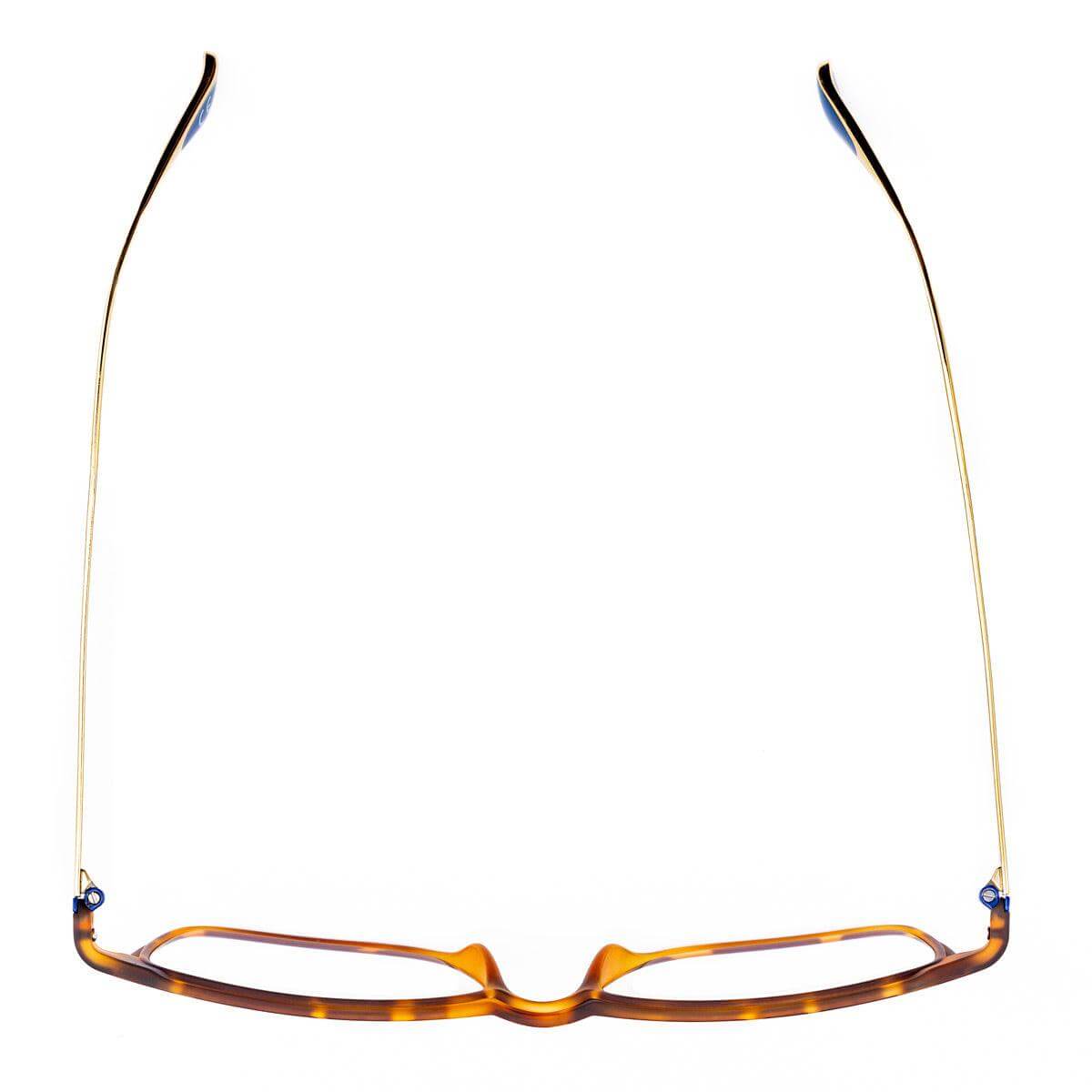 Occhiali da sole MAR C2 di Alessandro Del Piero, montatura squadrata color avana e aste in titanio.