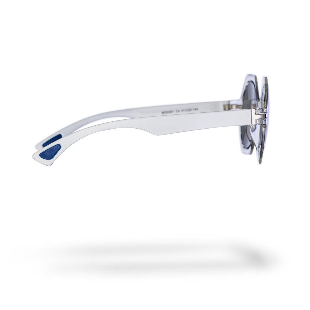 Occhiali da sole donna MARIA CHIARA C5 con aste trasparenti ed eleganti lenti azzurre sfumate.