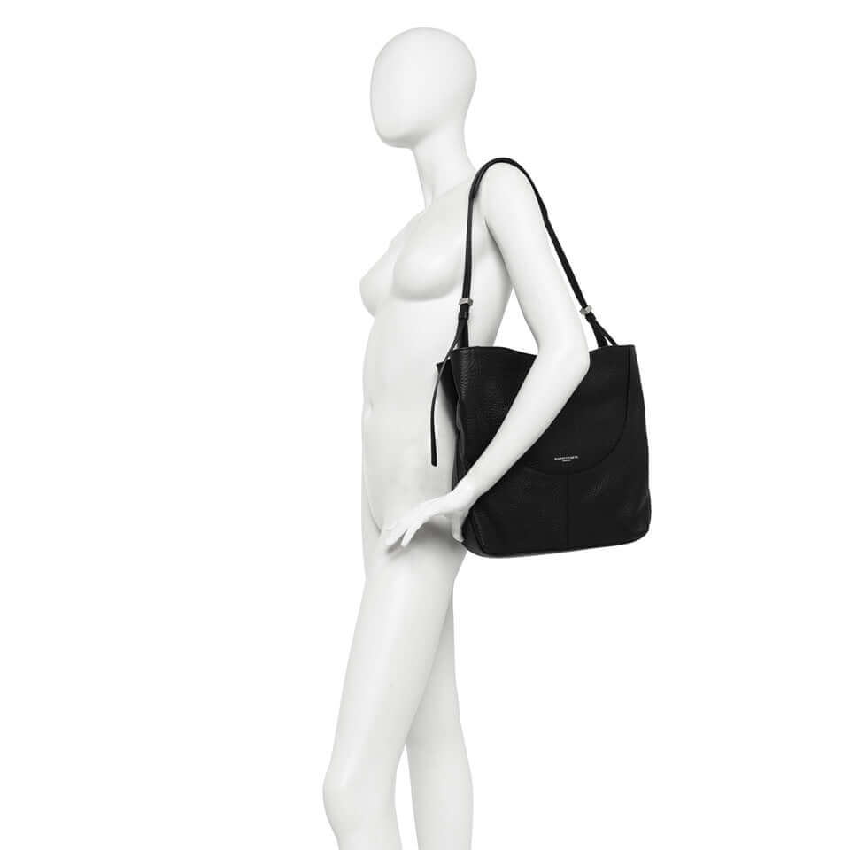 Black leather Minerva bag by Gianni Chiarini, stylish and practical with adjustable shoulder straps.