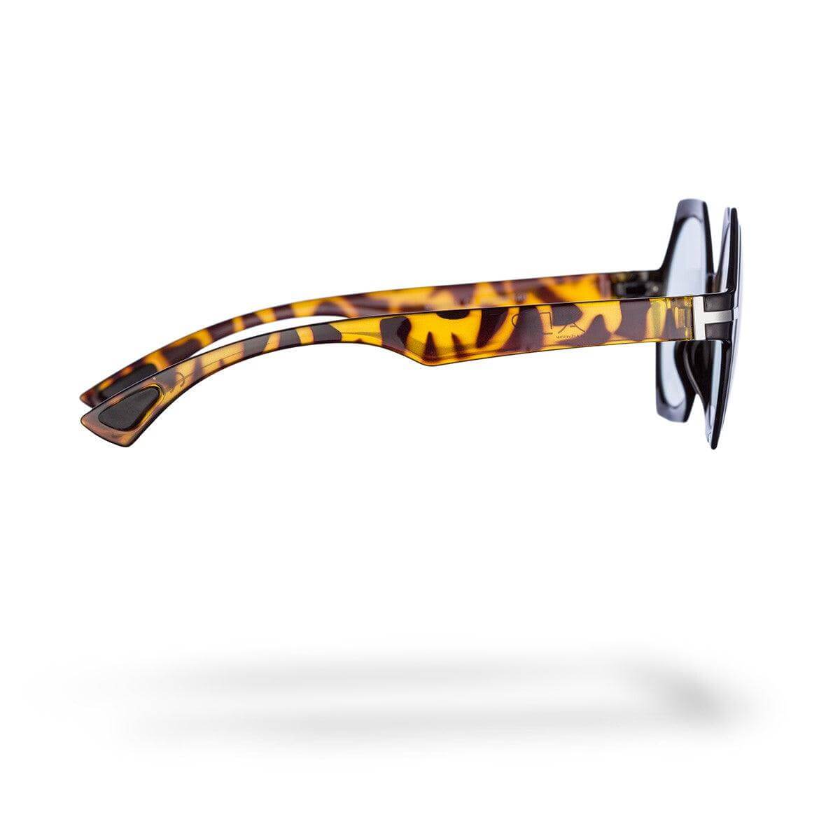 Occhiali da Sole fotocromatici MARIA CHIARA C1 con design elegante e montatura a carapace.