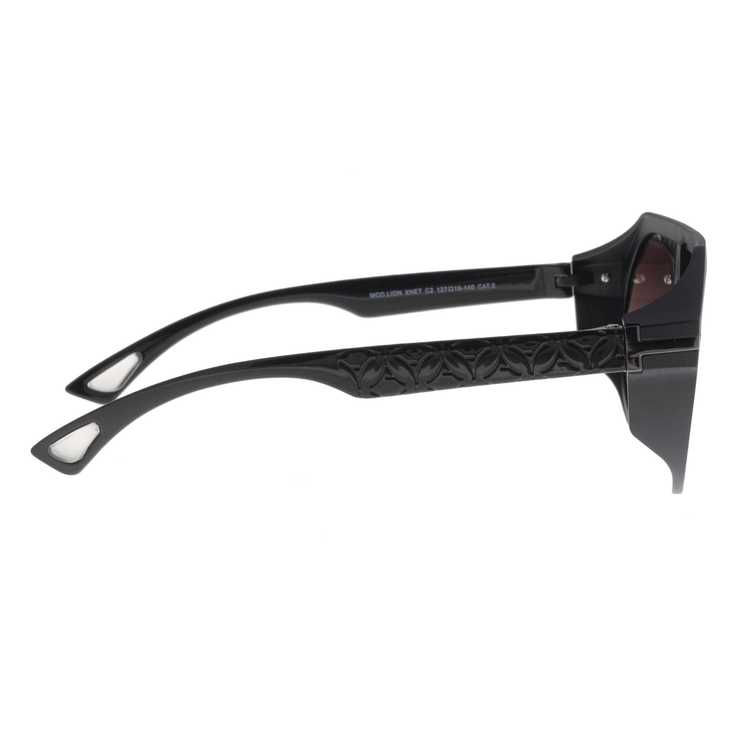 LION XNET C2 occhiali con forme avvolgenti e linee decise, parte della collezione Happy.