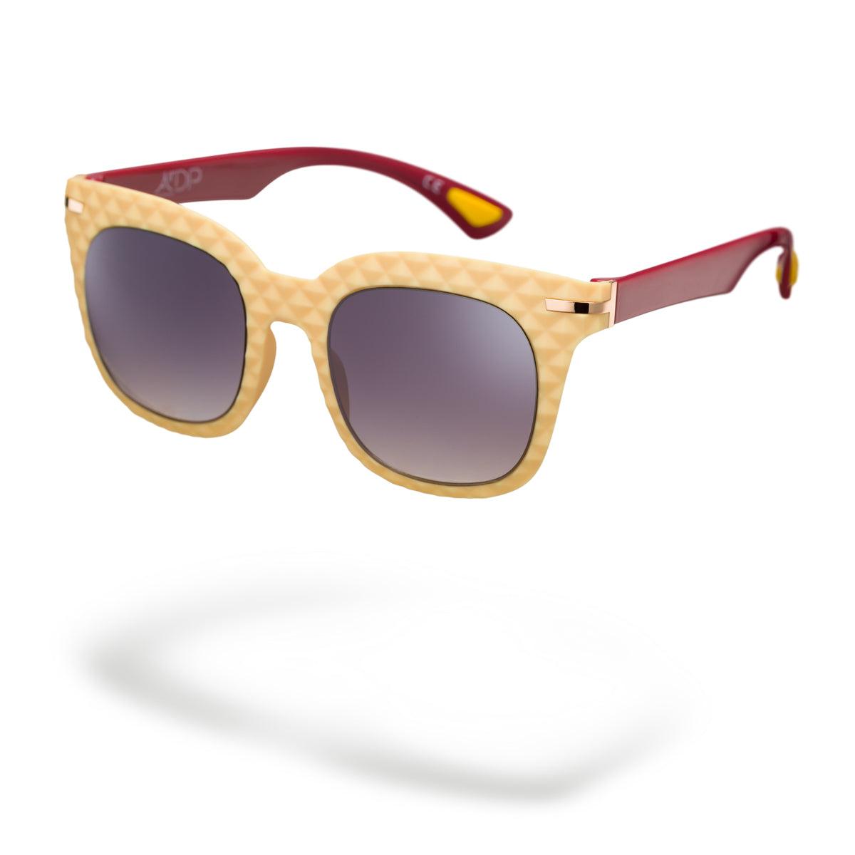 MARIANNA C6 occhiali da sole donna, forma a gatto, frontale giallo soft touch e aste rosse lucide.