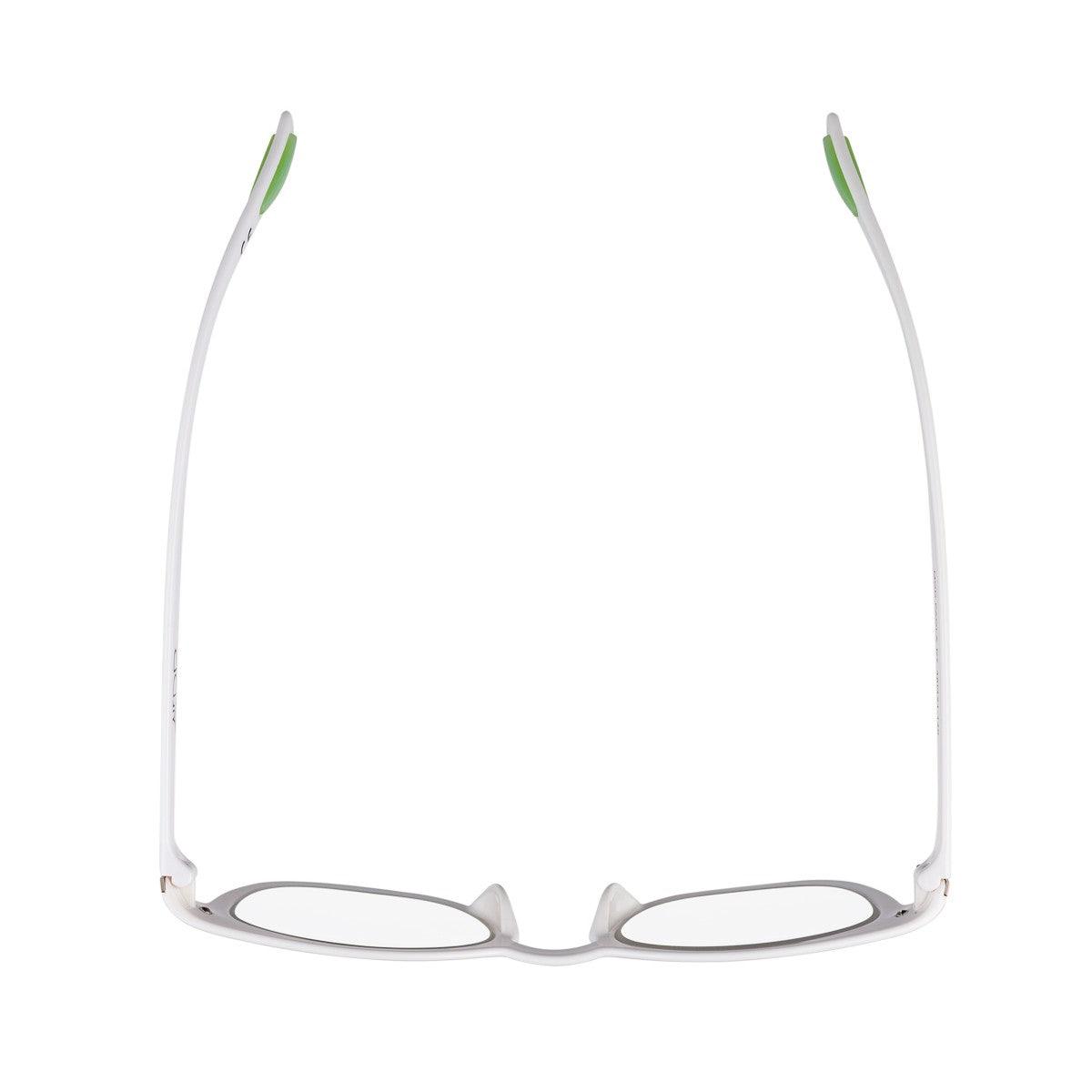 Occhiali PAOLA C7 con design squadrato total white e dettagli verdi, collezione Flexo di AirDP Style.