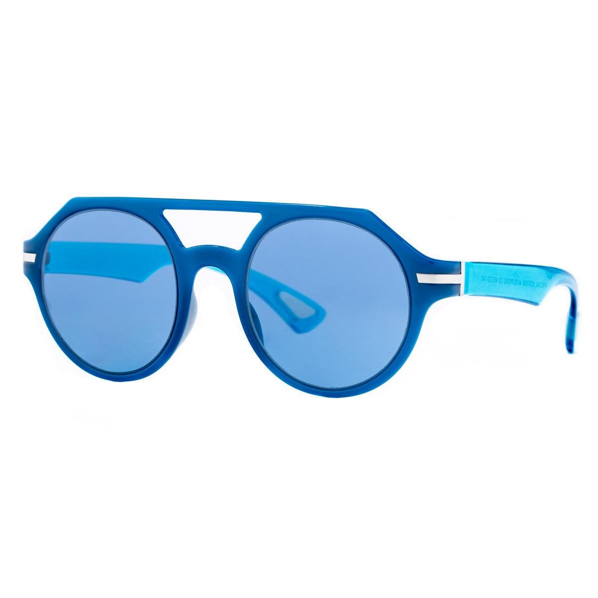 Occhiali da sole PIERO C2 con frontale blu e lenti azzurre, parte della collezione Flexo.