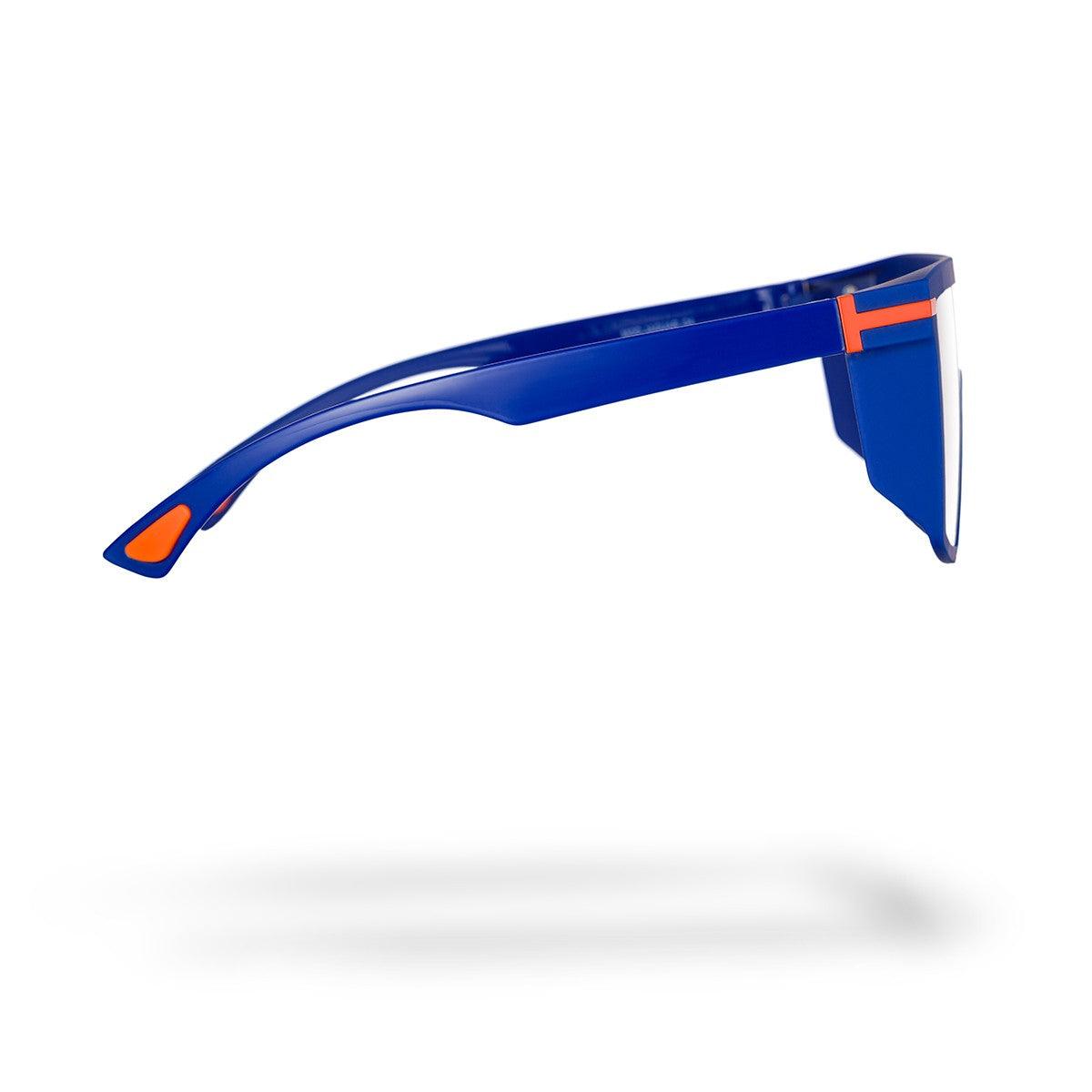 Lato sinistro degli occhiali JAGUAR C3 con forma avvolgente e colori dinamici della collezione Happy.