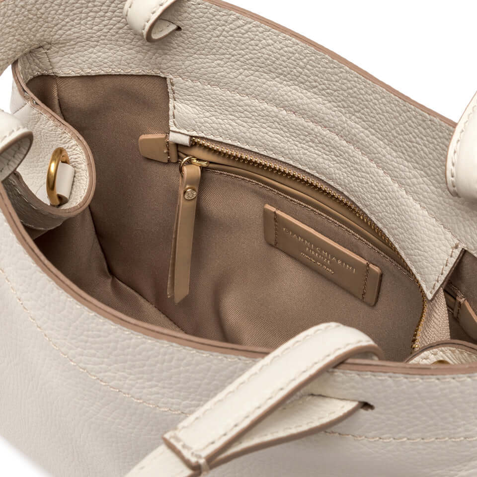 Inside view of Ottavia by Gianni Chiarini Firenze, featuring a spacious interior with pockets and a zip compartment.