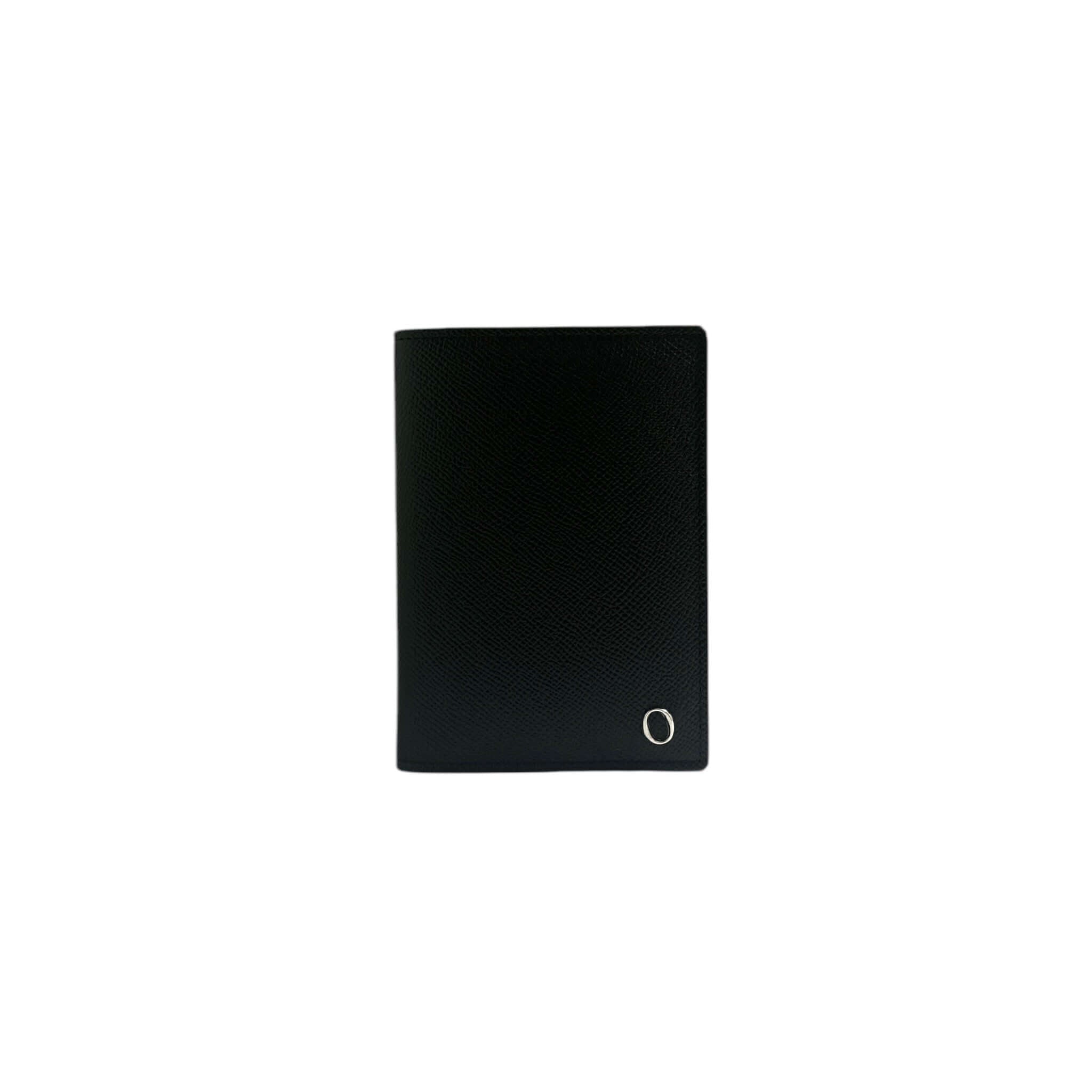 Elegante portapassaporto in pelle nera con logo Orciani, ideale per viaggiatori raffinati.