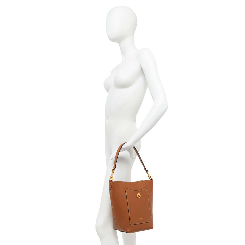 Rubina bucket bag by Gianni Chiarini in smooth natural leather, featuring handle and shoulder straps.