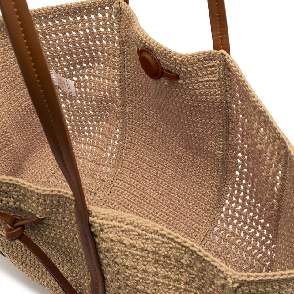 Interior view of the Victoria crochet shopping bag with leather handles and magnetic closure, featuring a stylish beige design.