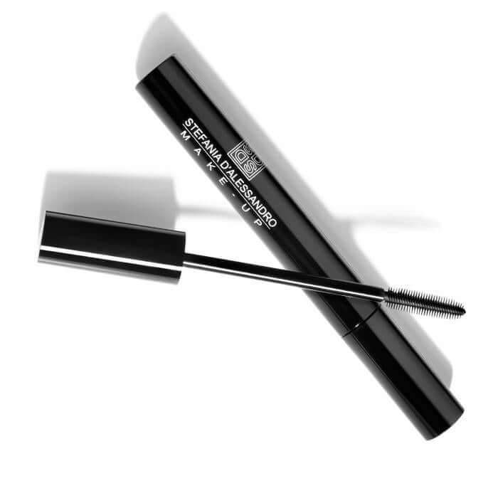 Mascara Volume e Definition by Stefania D'Alessandro designed for defined and voluminous lashes, featuring a precise silicone brush.