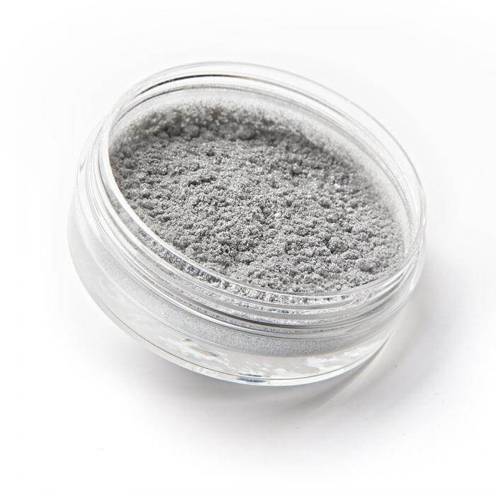 Ombretto Silver in polvere argento, effetto perlato e iridescente per massima brillantezza e tenuta.
