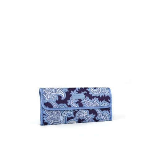 Pochette con calamita blu in nylon, con fantasia e chiusura a calamita, targhetta ETRO, misure 22x13x2 cm.