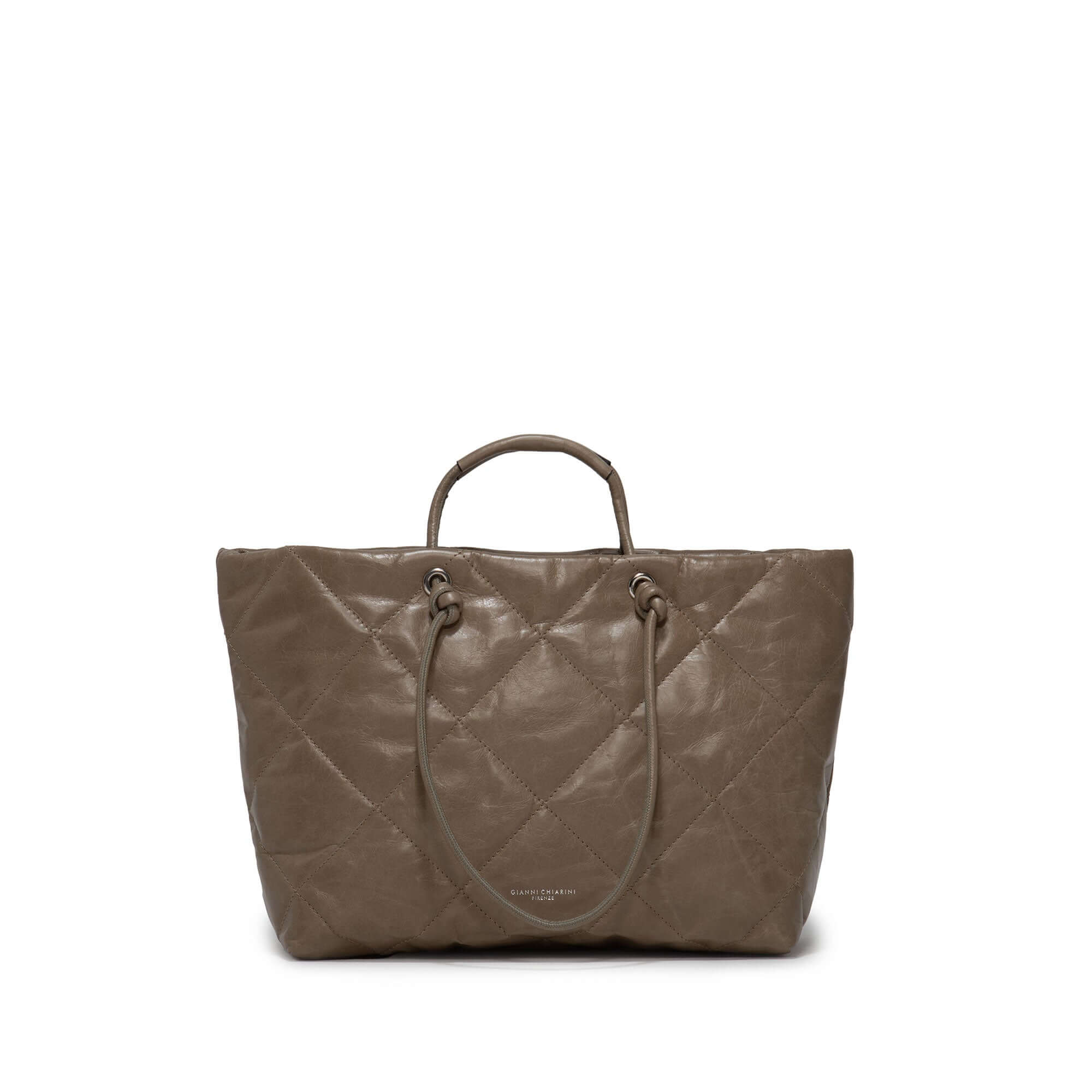 KATE bag in soft quilted leather with dual handles, versatile for hand or shoulder carry, zip closure, dimensions 24x21x10cm.