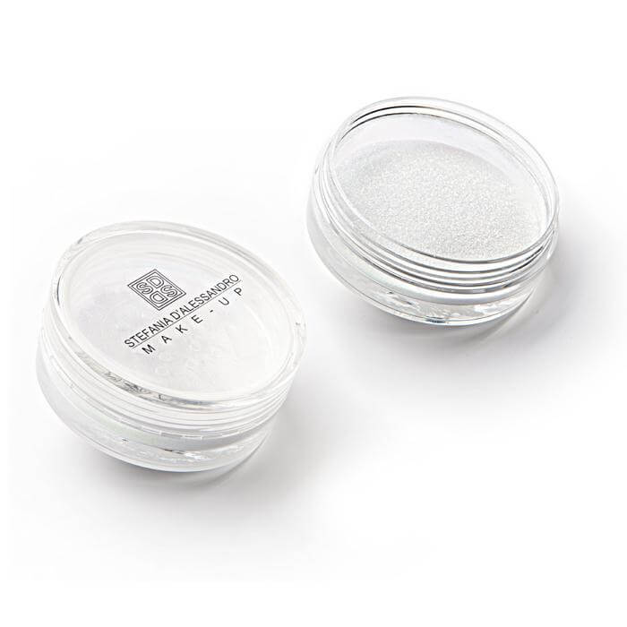 Ombretto White: ultrafine white glitter powder for a pearly, iridescent finish and high pigment reflection.