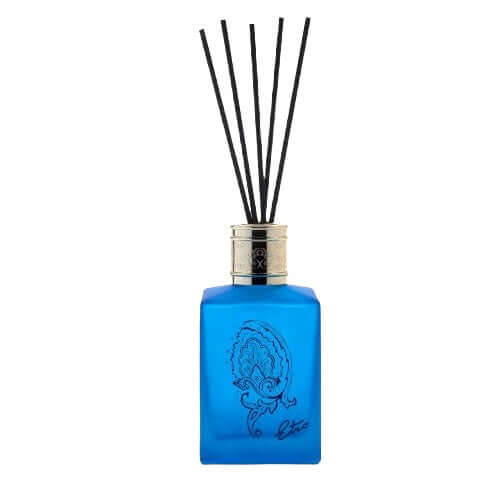 Zefiro Diffusore with blue glass bottle, black reeds, and Paisley decoration, presented in an elegant box.