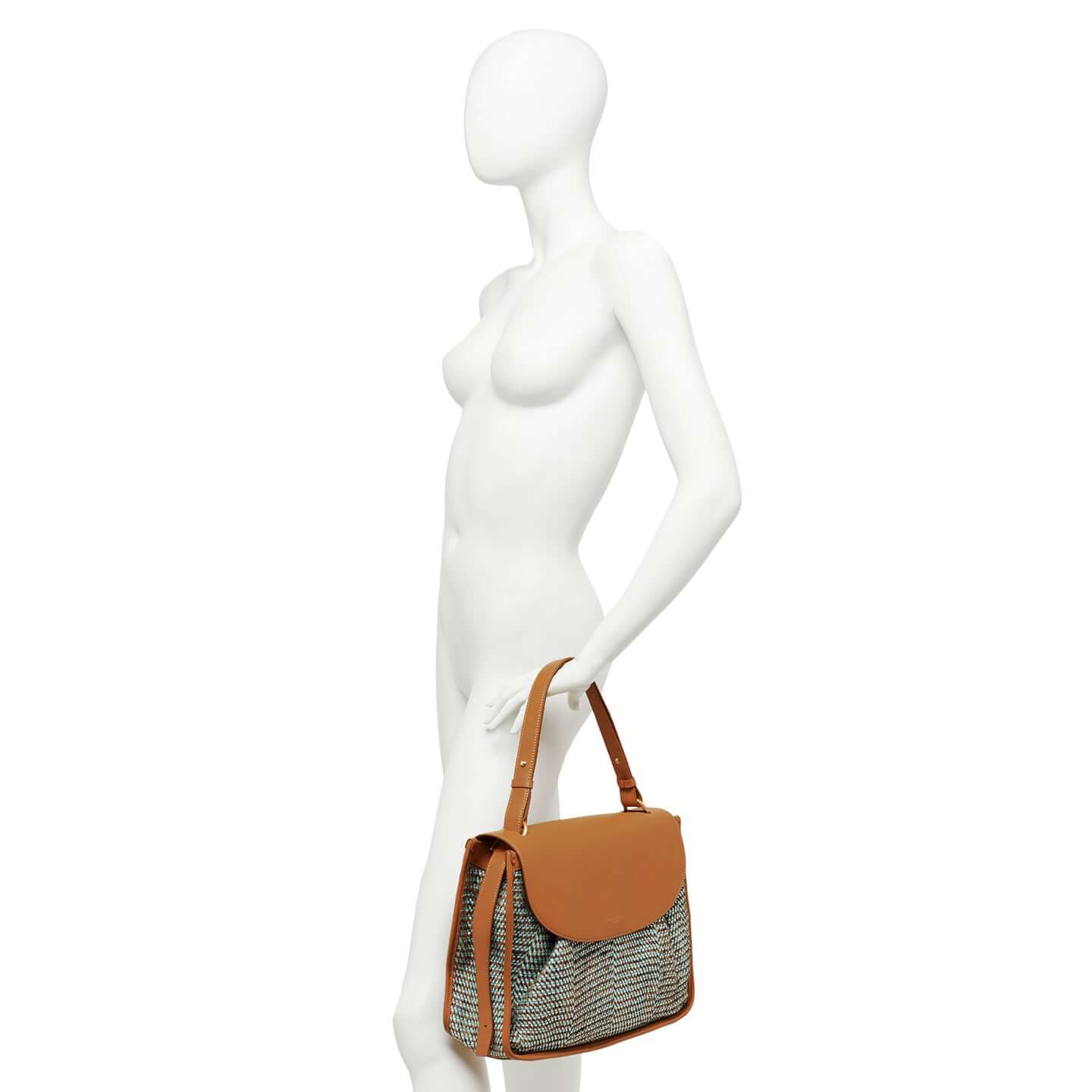 Louise shoulder bag by Gianni Chiarini, featuring woven raffia and adjustable leather handle, ideal for everyday use.