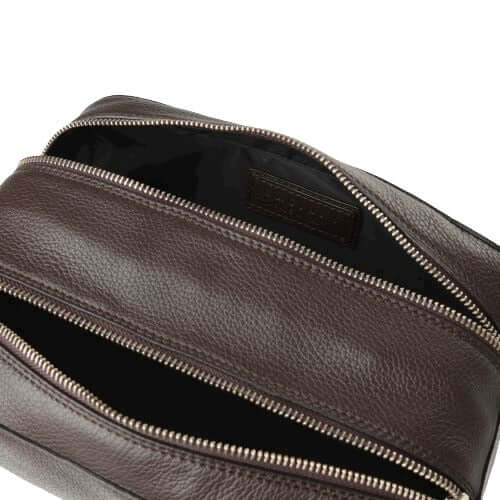 Interior view of the Beauty Case Micron in Pelle, featuring independent zip compartments and soft lining.