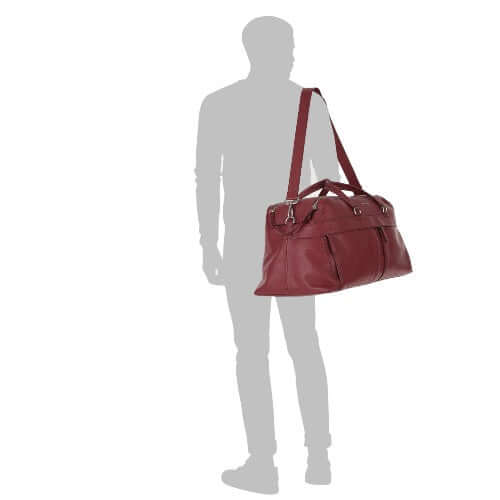 Borsone da viaggio in pelle rossa con tracolla regolabile, design made in Italy, pratico e elegante.