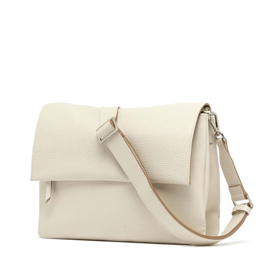 THREE borsa Gianni Chiarini in pelle martellata con tracolla chic e design innovativo.