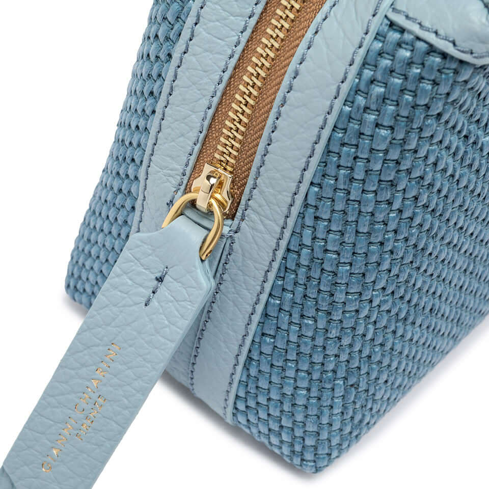 Detail of Alifa bag by Gianni Chiarini: woven straw fabric, zip closure, and adjustable shoulder strap in soft blue.