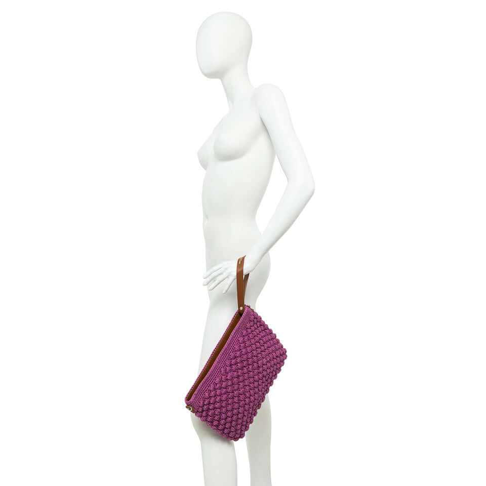 Pouch Bella by Gianni Chiarini Firenze, handcrafted bubble texture, purple, zip closure, removable strap, stylish summer accessory.