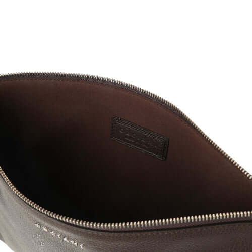 Interno della Borsa a Mano Portadocumenti Micron in Pelle, con zip e finitura in pelle martellata.
