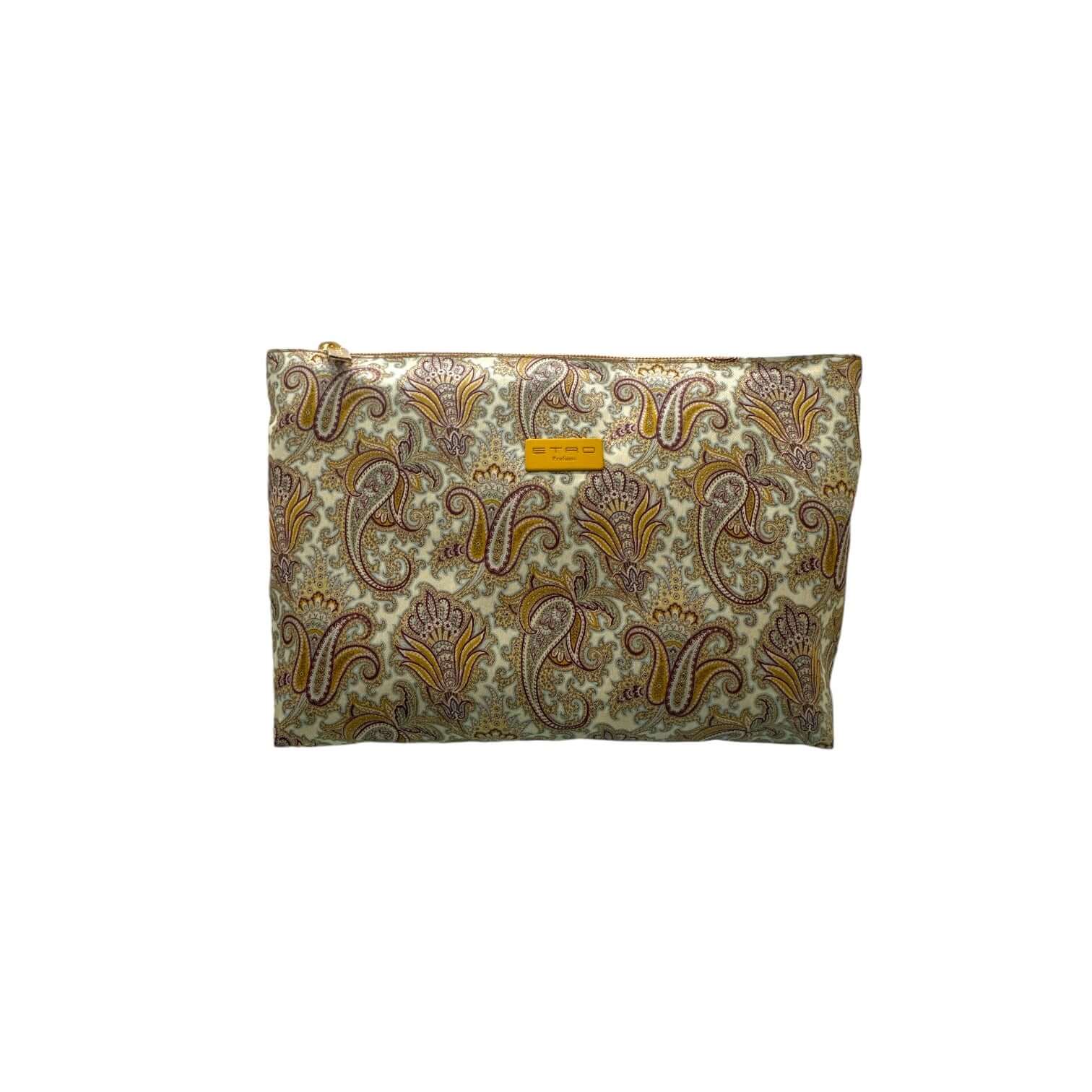 Busta Grande in tessuto fantasia con chiusura zip e targhetta ETRO, ideale per trasportare i tuoi oggetti. Misure 28x20x8 cm.