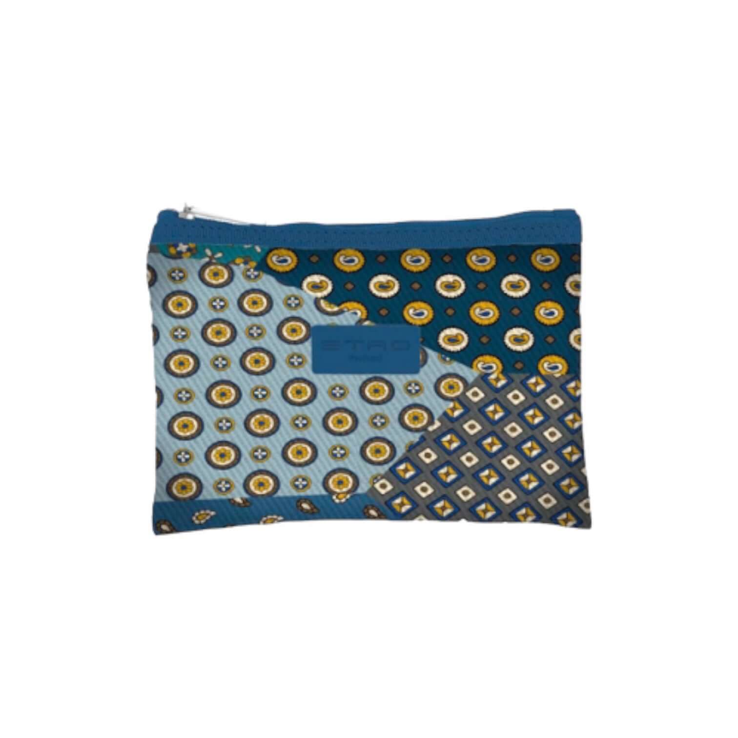 Busta Piccola Satin di ETRO, pochette in nylon stampato con chiusura a zip, misura 14x11,5x1 cm.