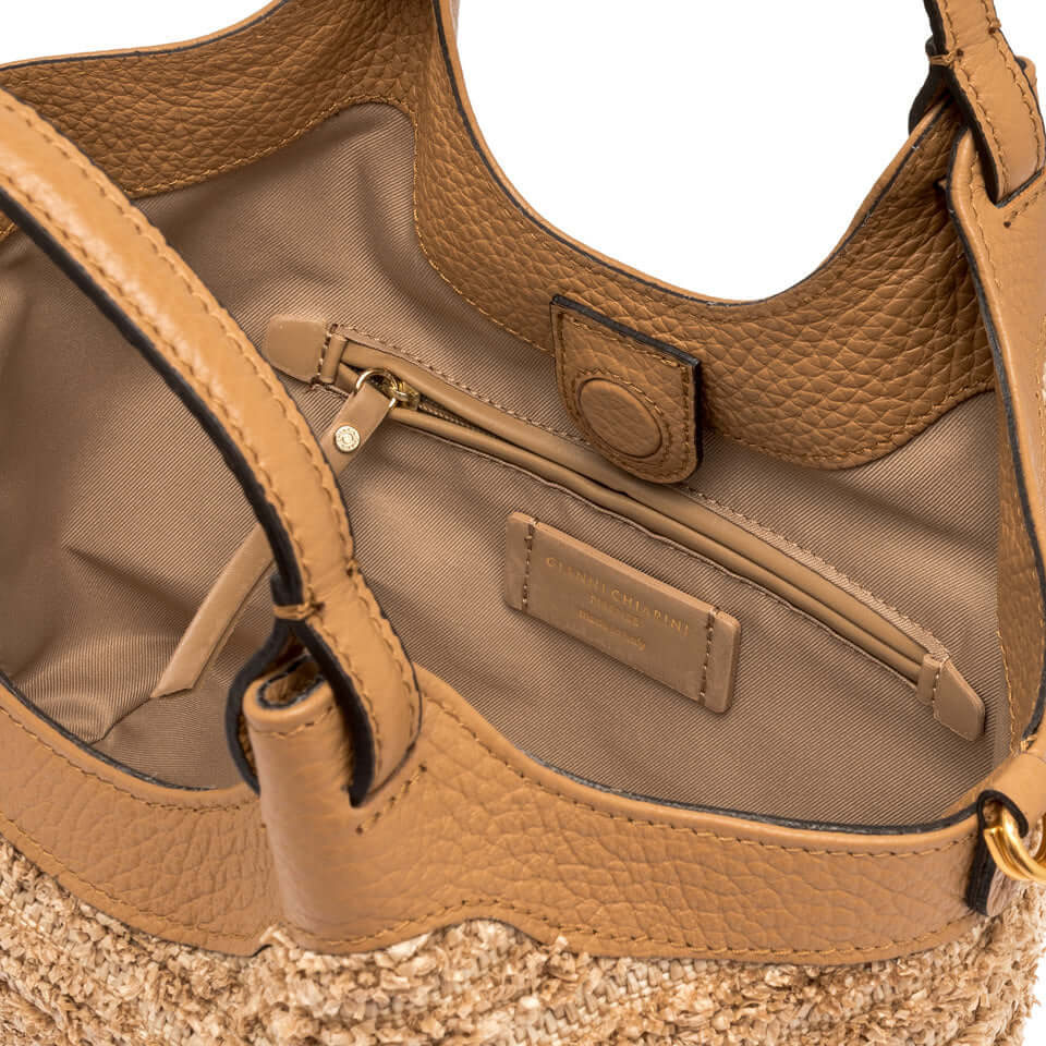 Inside view of the DUA versatile straw handbag with leather details and pocket.