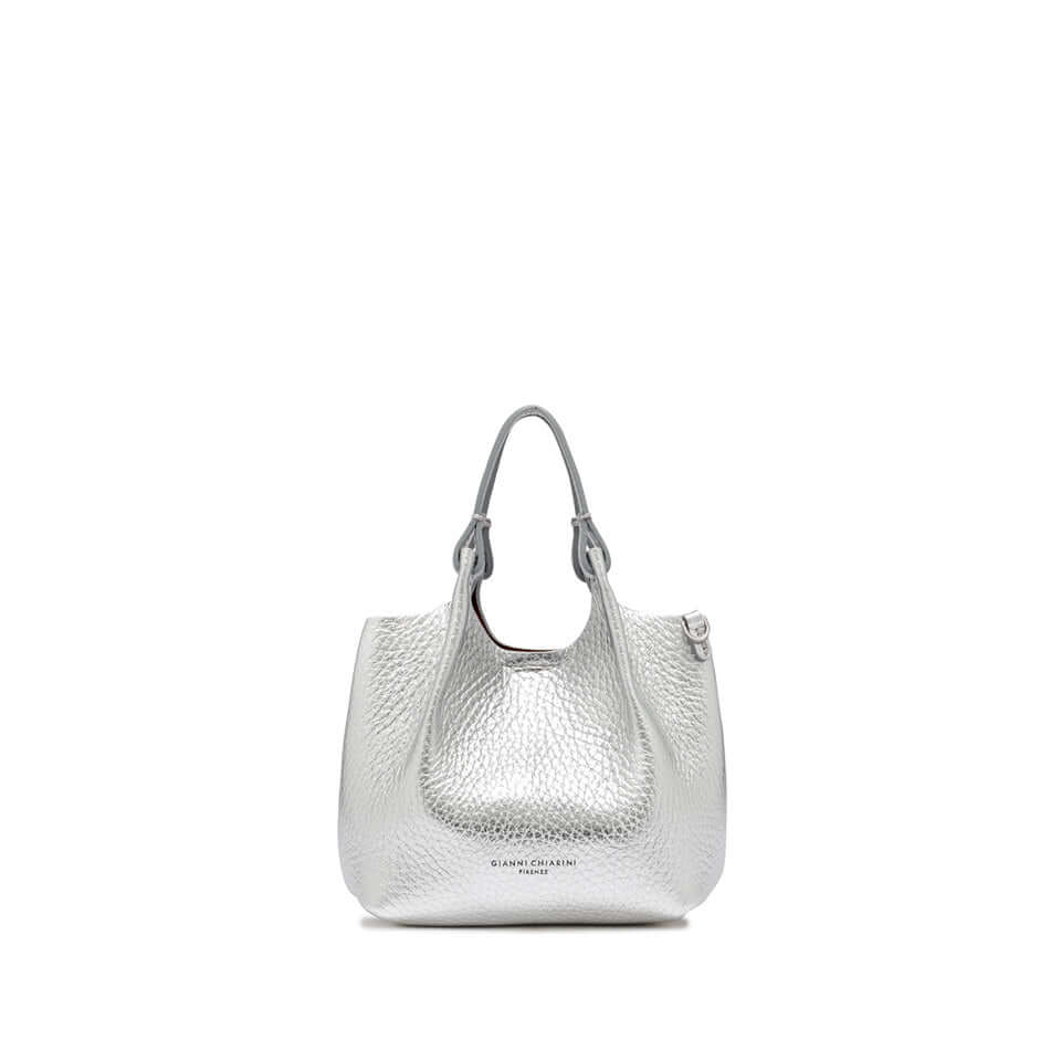 Sleek silver DUA handbag made of double grain leather, featuring two shoulder straps and magnet closure.