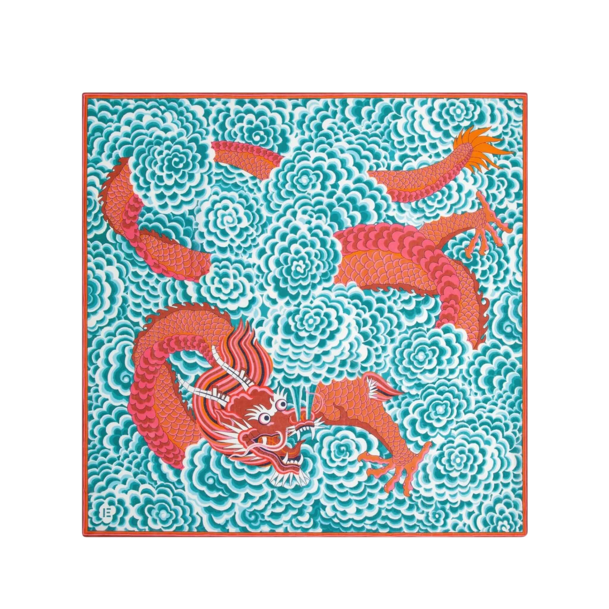 Foulard quadrato stampato a mano con design di drago su sfondo blu e fiori, disponibile in diverse dimensioni.