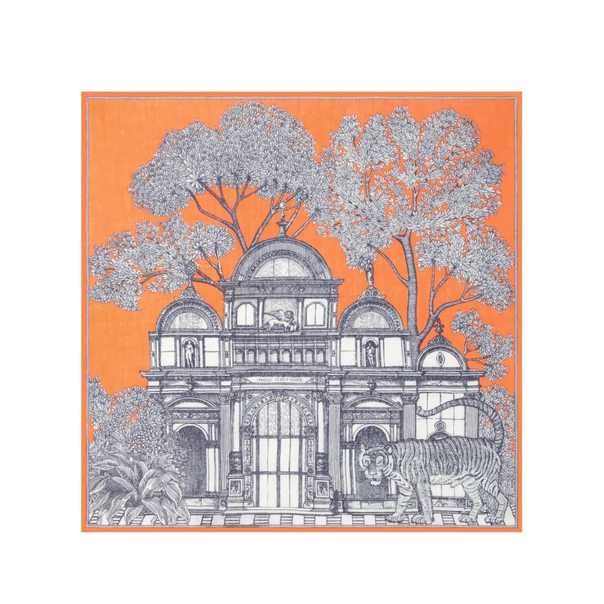 Foulard Quadrato Mirage con un elegante disegno di un palazzo e una tigre, su sfondo arancione.
