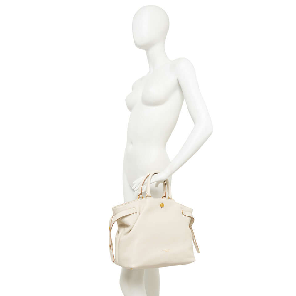 Borsa CLAUDETTE in pelle martellata, elegante e versatile, con manici in pelle e tracolla regolabile.