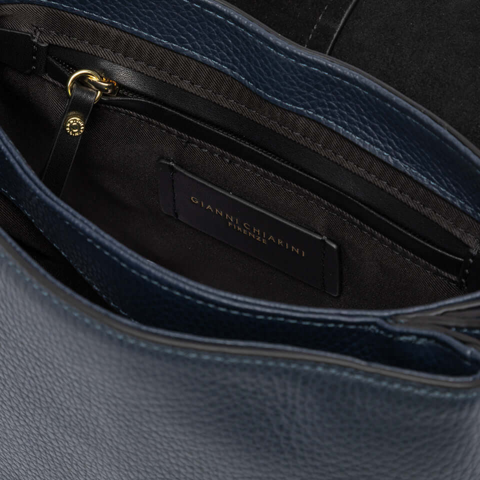 Interno della borsa HELENA ROUND di Gianni Chiarini Firenze, con doppio compartimento e tasca a scomparsa.