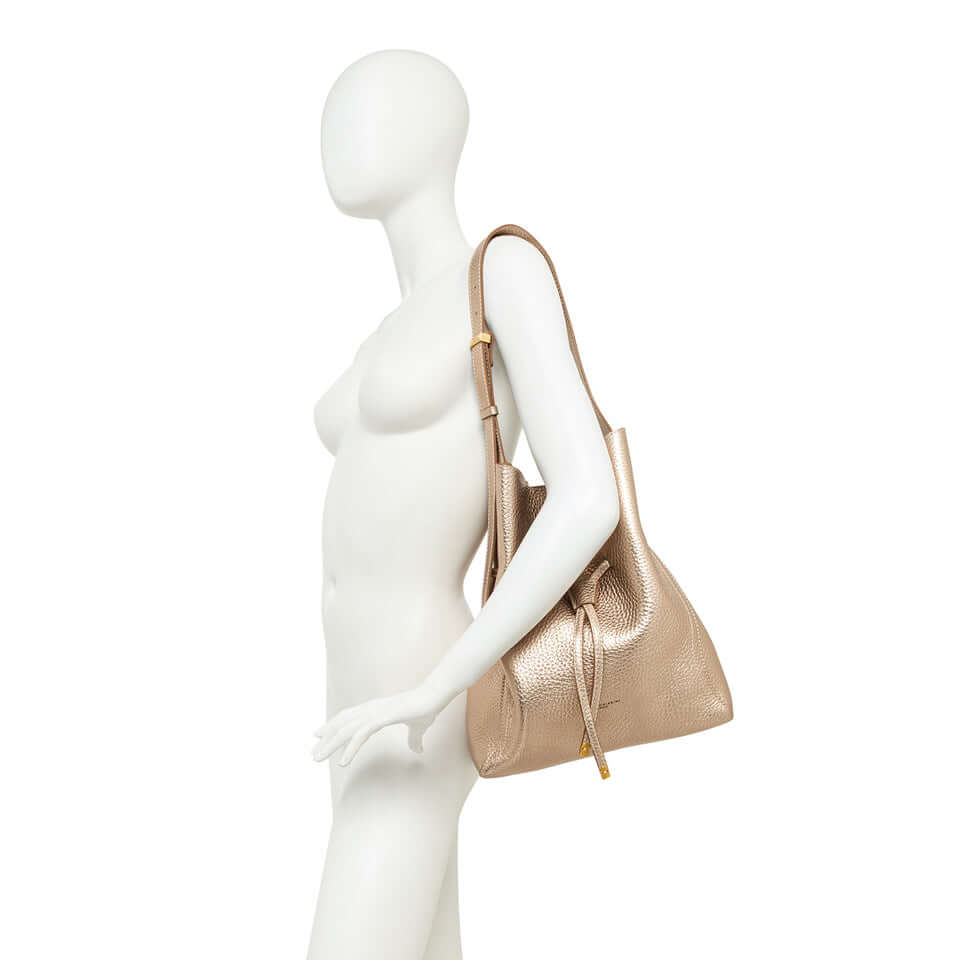 SIENNA bag by Gianni Chiarini, soft feminine shape, crafted in double leather with maxi grain, chic casual style.