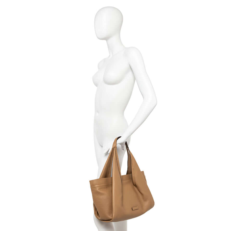 Giulia bag by Gianni Chiarini Firenze, showcasing a stylish tan leather design on a mannequin.