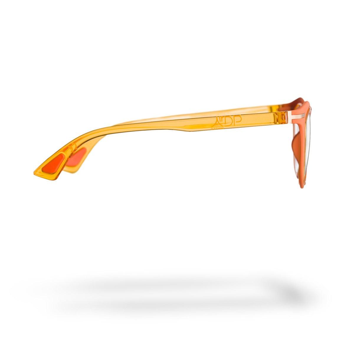 LOLLI C8 occhiali con design ergonomico e spessore impercettibile, colore arancione vibrante.