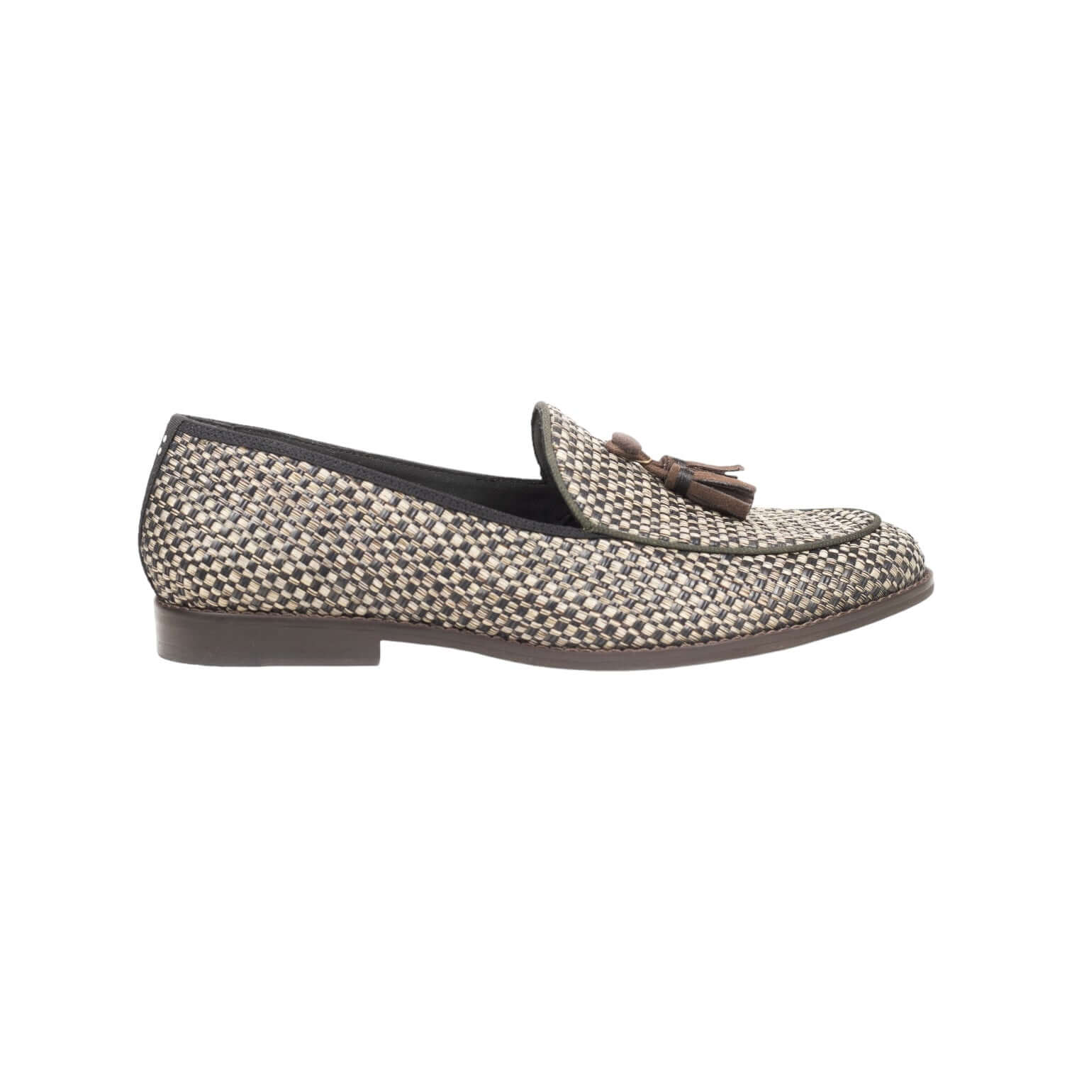 Mocassino Cajuzinho, scarpa classica sostenibile con design brasiliano e materiali riutilizzati.