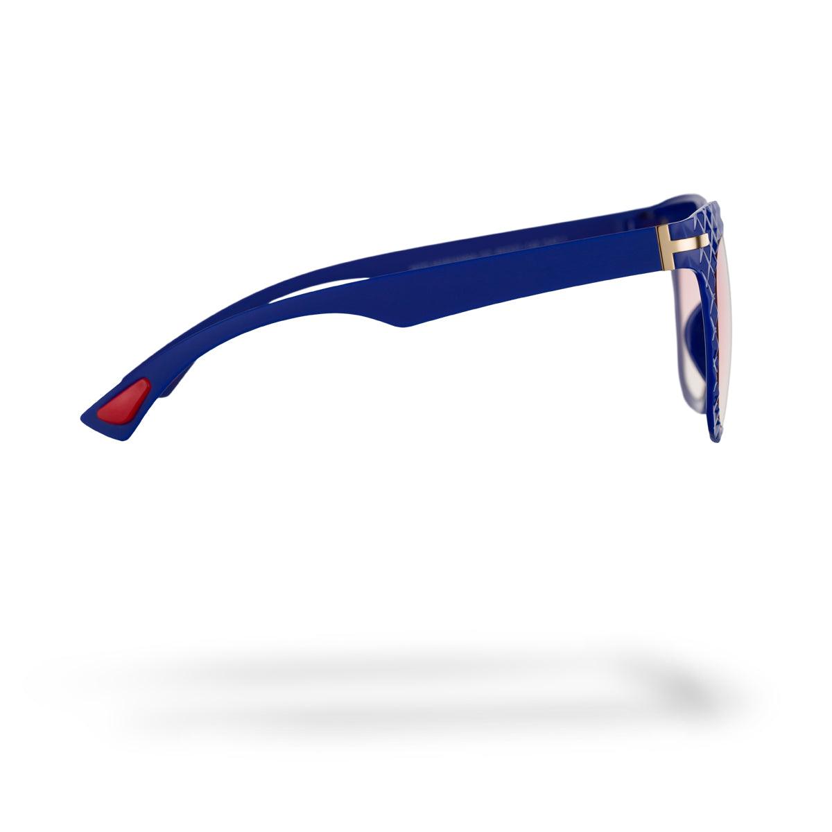 Lato degli occhiali MARIANNA C2 con montatura blu e lenti rosa sfumate della collezione Flexo di Alessandro Del Piero.