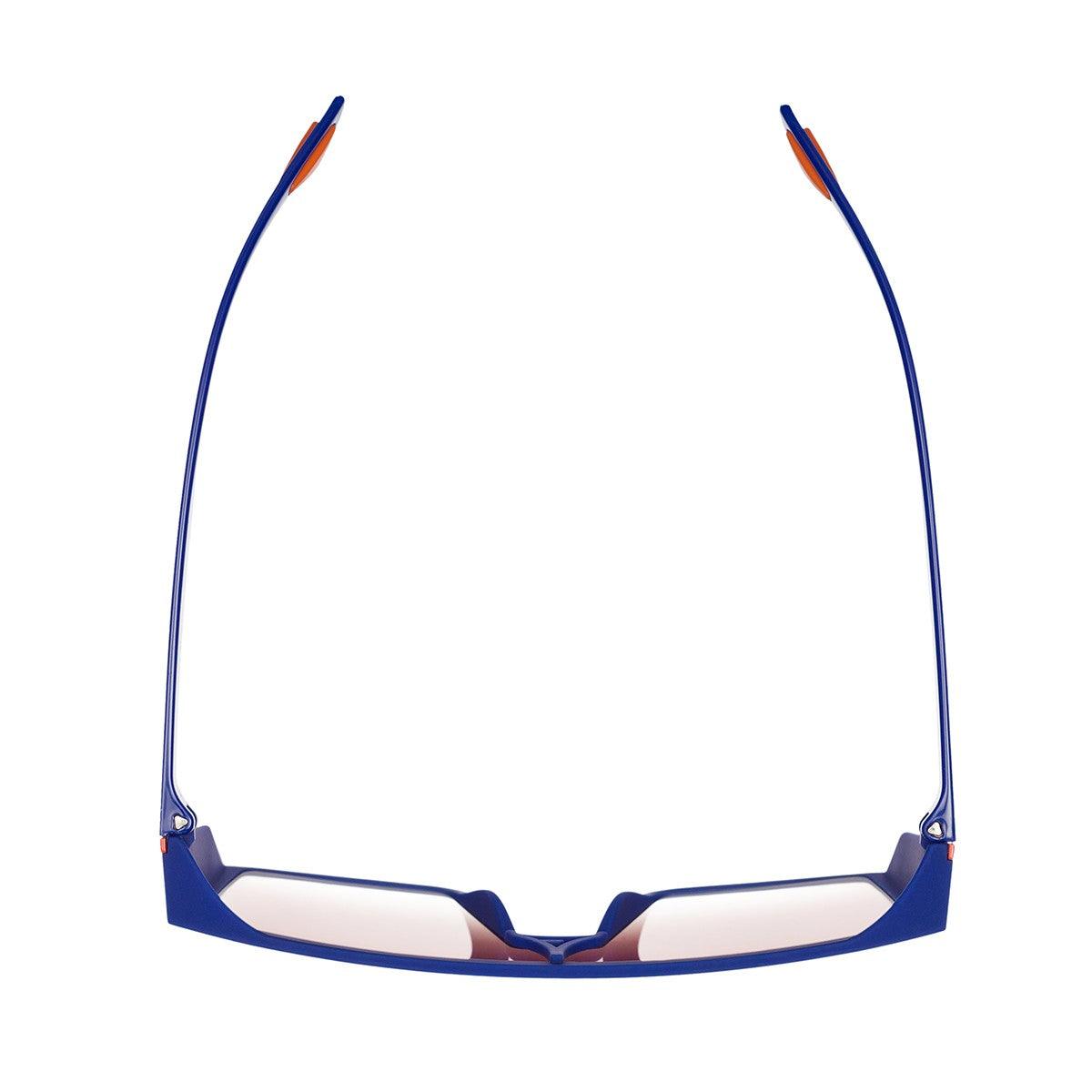 JAGUAR C3 occhiali con forme avvolgenti e linee decise della collezione Happy.