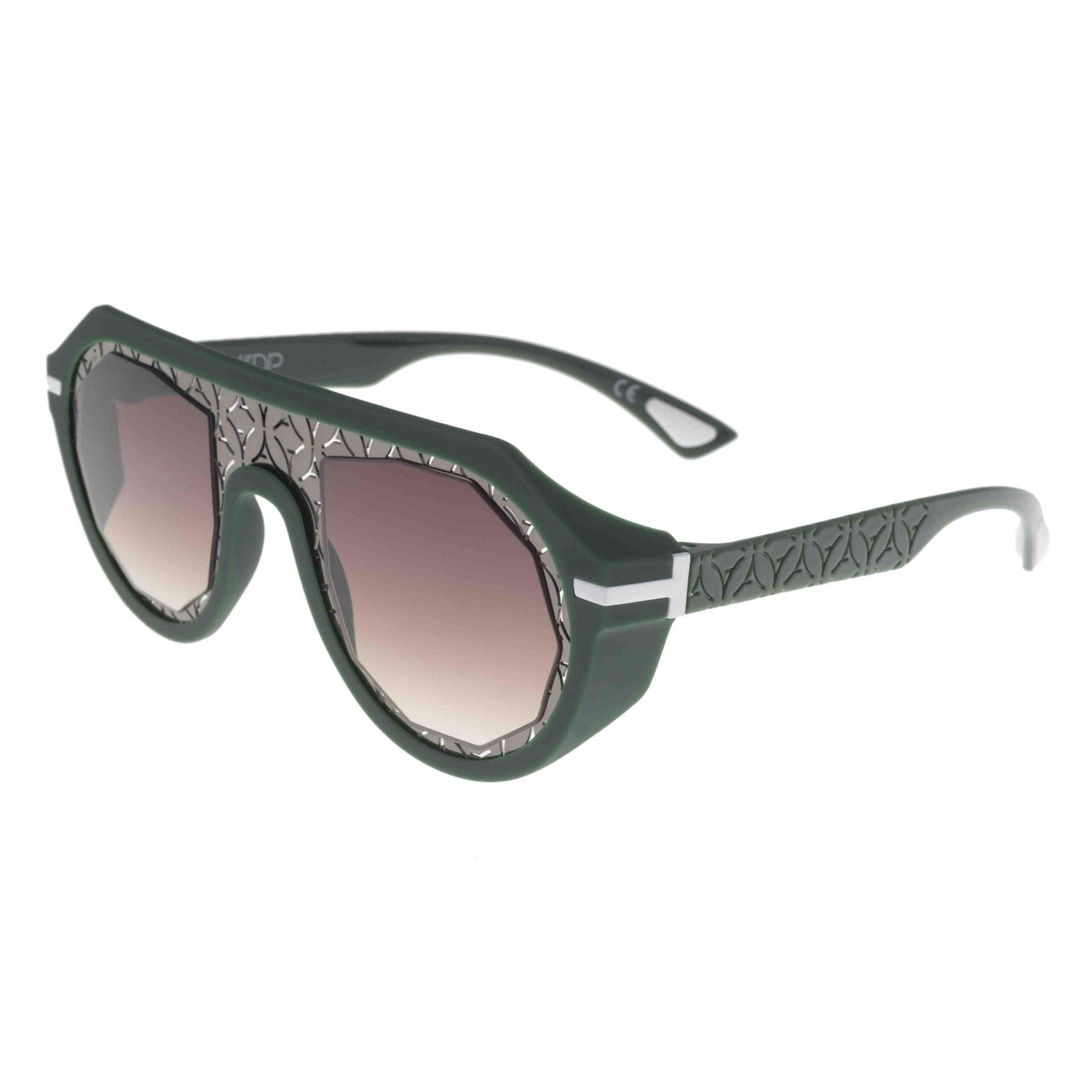 LION XNET C5 occhiali da sole con design avvolgente e linee decise, collezione Happy per uno stile accattivante.