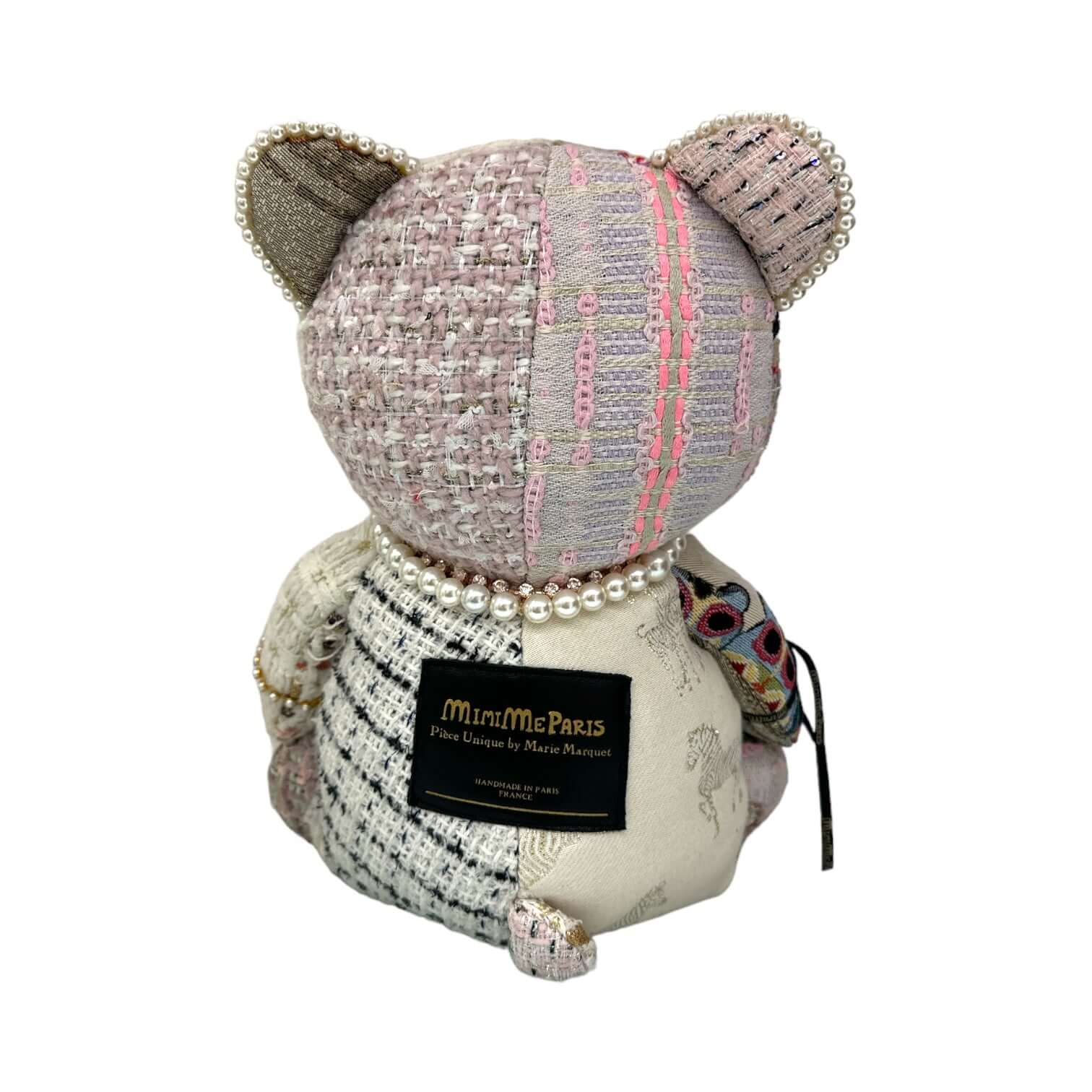 Elegante orsacchiotto Aristo in tweed riciclato, realizzato a mano da Minime Paris, con dettagli unici e sostenibili.